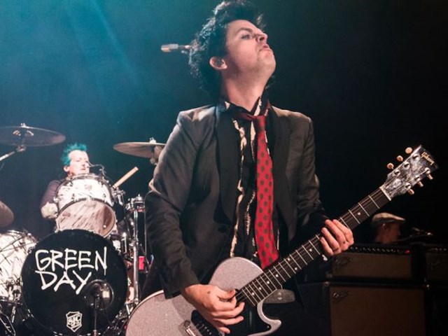 WATCH GREEN DAY & STEPHEN COLBERT SING AN 'AFFORDABLE' VERSION OF 'GOOD RIDDANCE'
