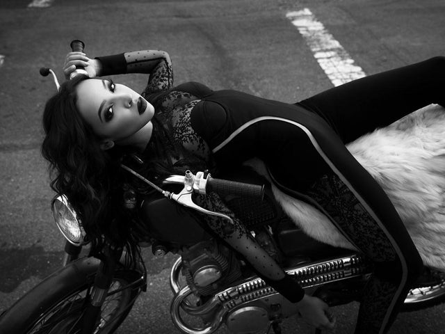 WATCH TINASHE IGNITE HER 'FLAME' ON 'FALLON' {CHANGE THIS}