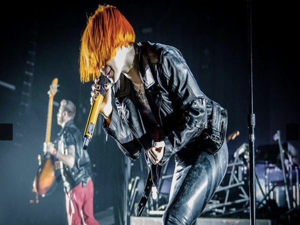 THE EVOLUTION OF PARAMORE'S LIVE SHOW (CHANGE THIS)