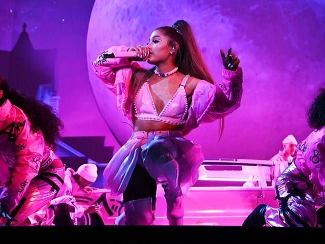 Udforsk sangene på Ariana Grandes Sweetener World Tour